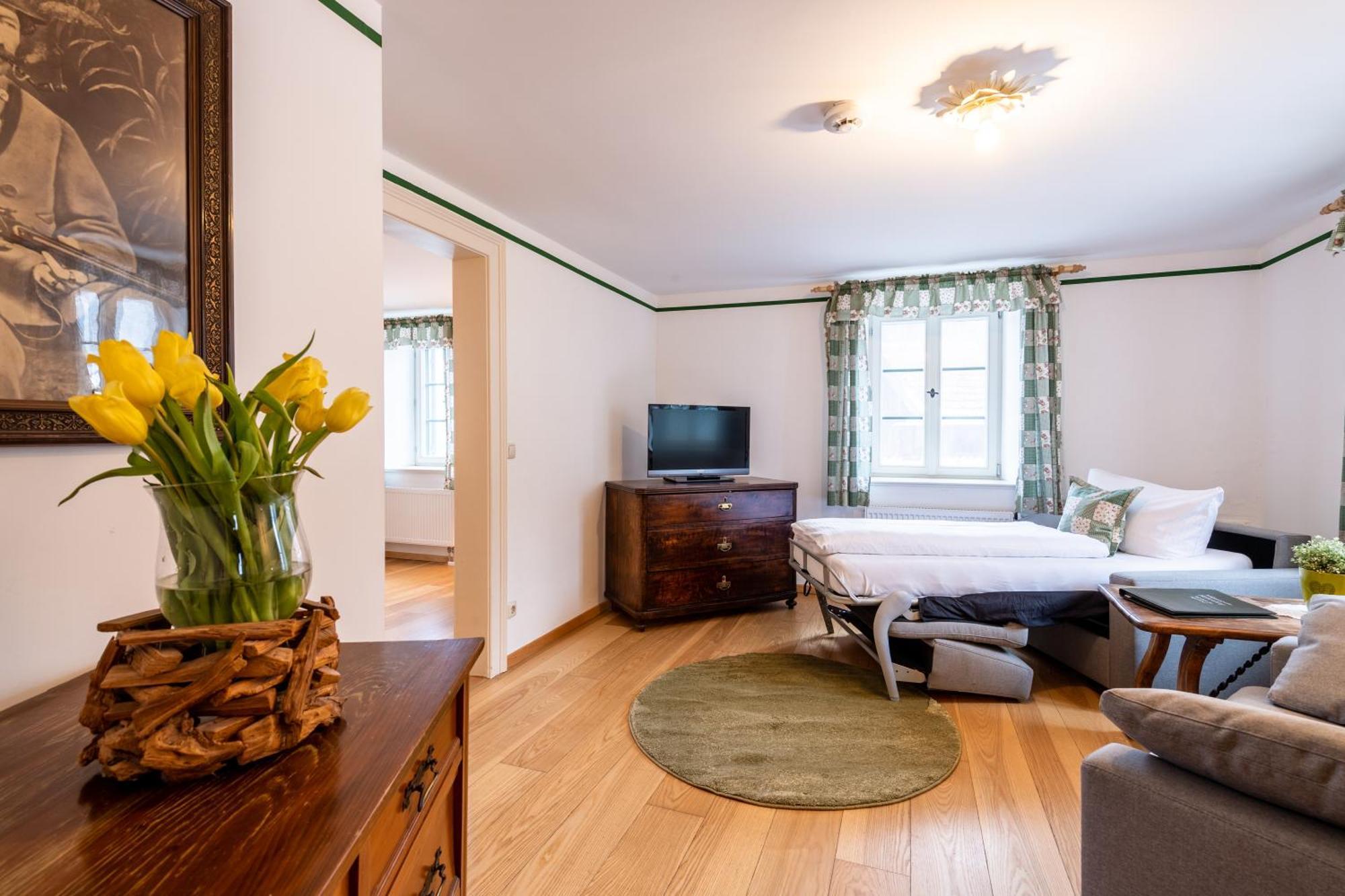 Schlossgaststatte Hohenberg Apartment Seeshaupt Bagian luar foto