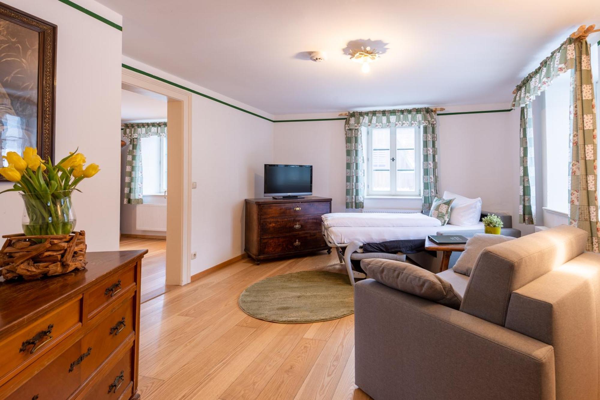 Schlossgaststatte Hohenberg Apartment Seeshaupt Bagian luar foto